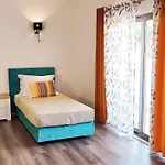 Mit 6 Schlafzimmern- Familie- Gruppen- Strand- Pool- Garten By Interhome * Албуфейра