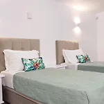 Mit 6 Schlafzimmern- Familie- Gruppen- Strand- Pool- Garten By Interhome *