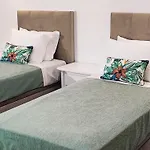 Mit 6 Schlafzimmern- Familie- Gruppen- Strand- Pool- Garten By Interhome * Албуфейра