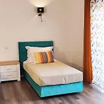 Mit 6 Schlafzimmern- Familie- Gruppen- Strand- Pool- Garten By Interhome Feriehus *
