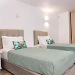 Mit 6 Schlafzimmern- Familie- Gruppen- Strand- Pool- Garten By Interhome Nyaraló *