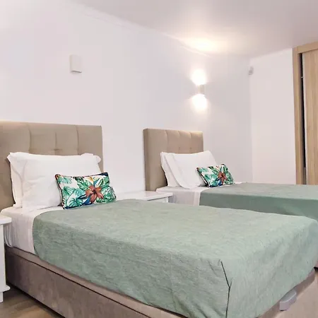 Mit 6 Schlafzimmern- Familie- Gruppen- Strand- Pool- Garten By Interhome Holiday home *