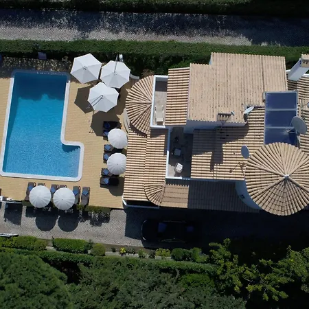 Mit 6 Schlafzimmern- Familie- Gruppen- Strand- Pool- Garten By Interhome Holiday home Albufeira