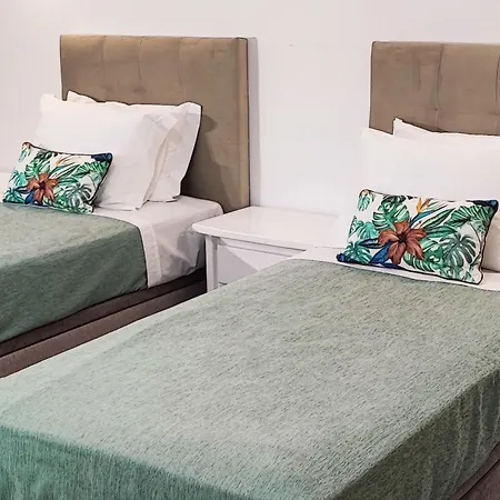 Mit 6 Schlafzimmern- Familie- Gruppen- Strand- Pool- Garten By Interhome * Албуфейра